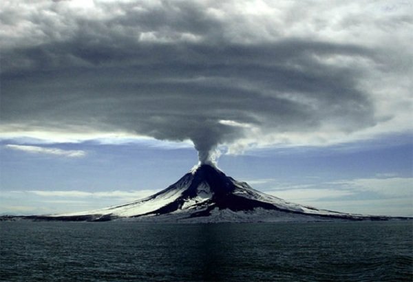 Действующие вулканы России - вулкан Сарычева